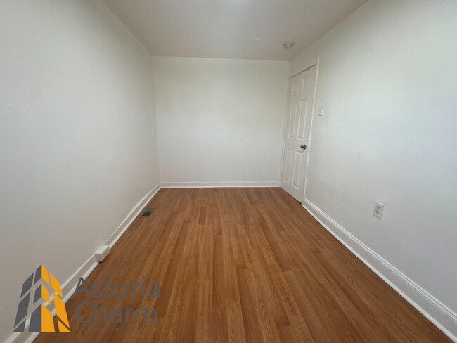 Building Photo - 1303 N Milton Ave