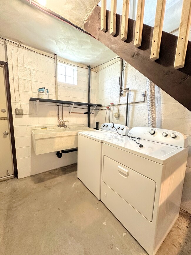 Building Photo - 6349 Leechburg Rd