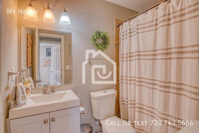 Building Photo - 15169 E Columbia Dr