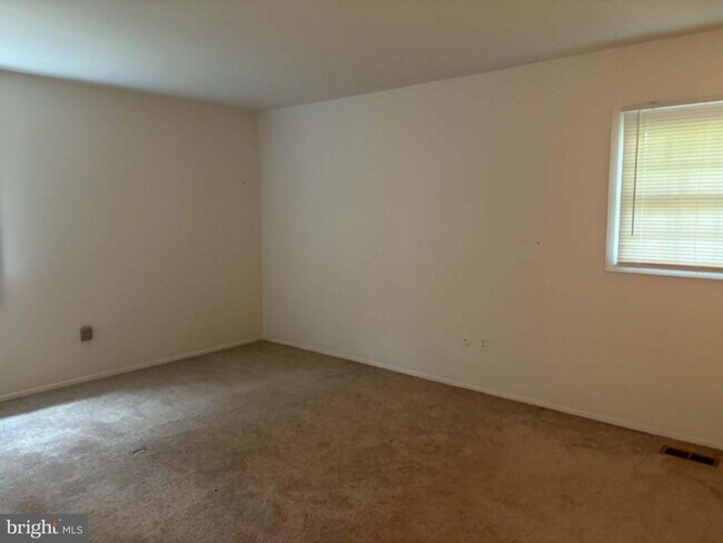 Building Photo - 2207 Hyson Pl