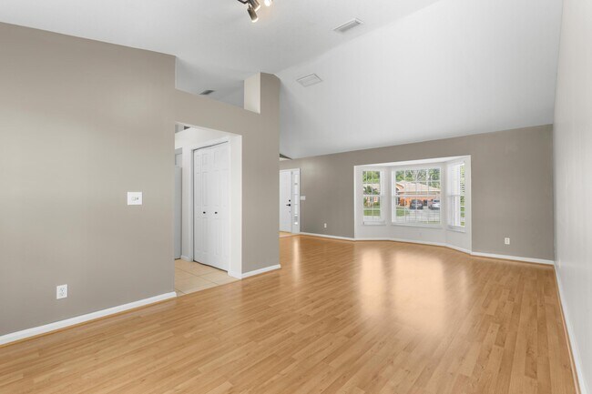 Building Photo - 4605 NW Gastonia St