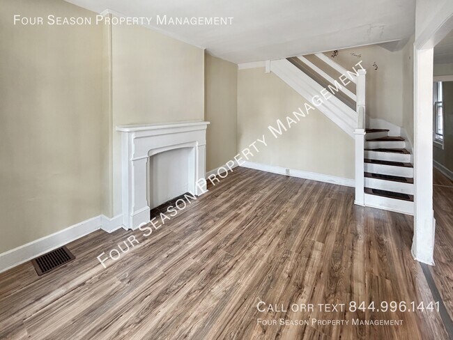 Building Photo - 306 S Locust St