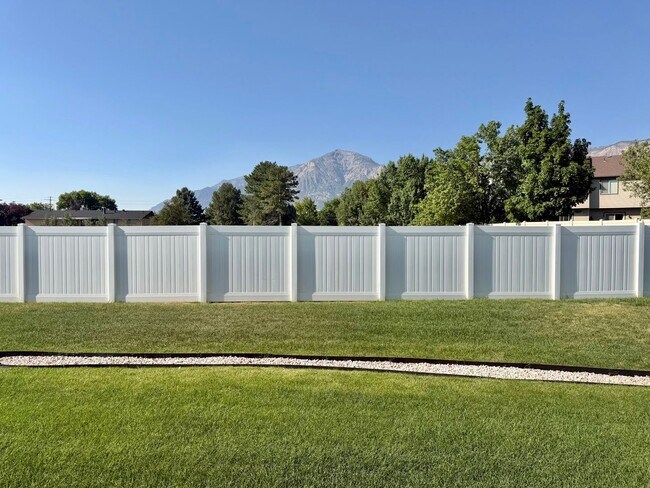 Building Photo - 428 1625 N
