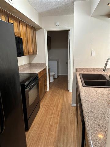Building Photo - 2717 Meadow Park Dr