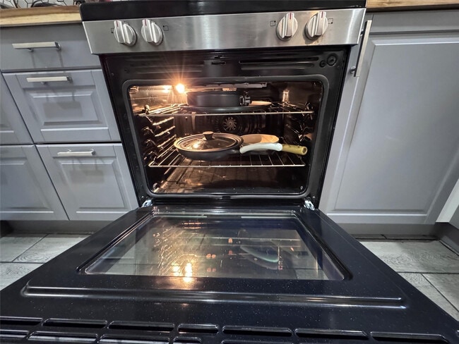 Building Photo - 1417 Avon Ln