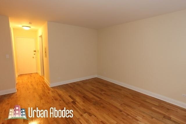 Building Photo - 555 W Arlington Pl