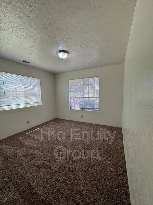 Building Photo - 850 E Merritt Ave