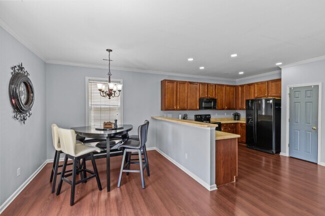Building Photo - 4531 Dalbeth St
