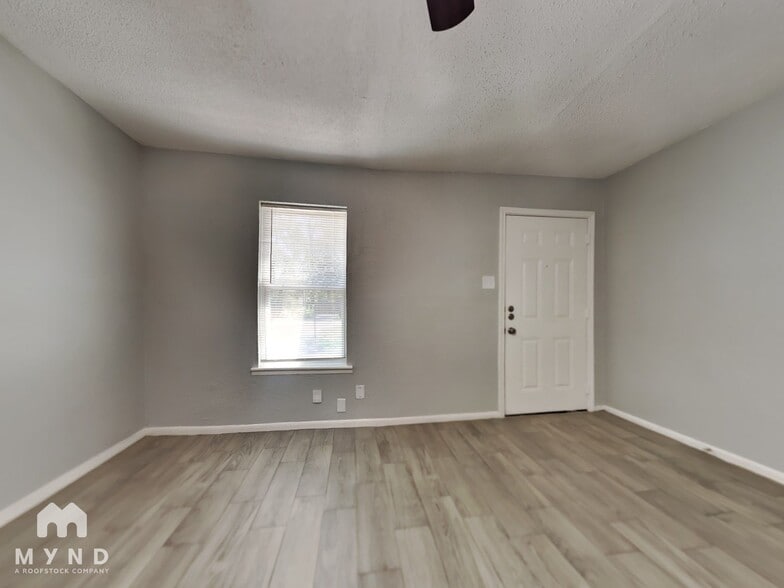 Building Photo - 9233 Nyssa St