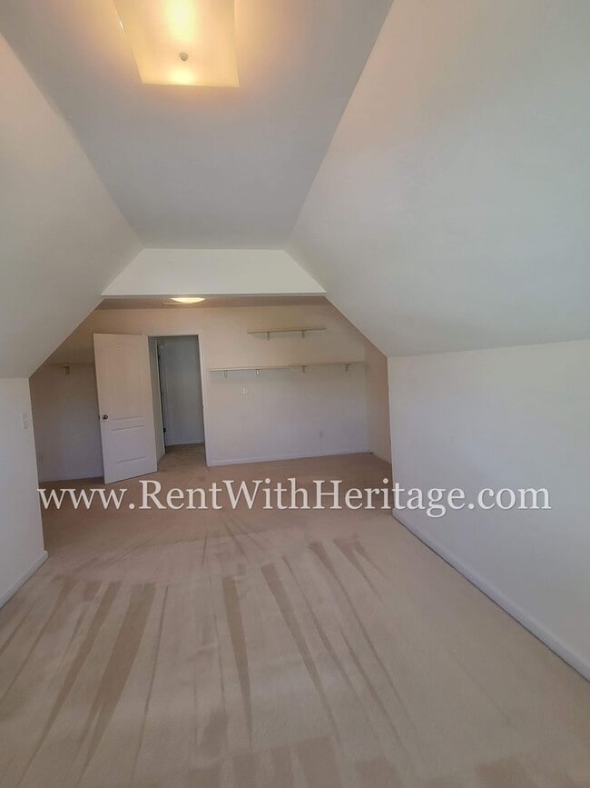 Building Photo - WOW!!!......COME SEE THIS GORGEOUS 4 BEDROOM / 3 BATH HOME IN THE POPULAR KINGSWOOD SUBDIVSION-A ...