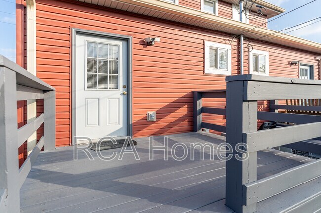 Building Photo - 1037 E Tabor St
