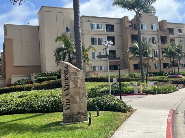 Building Photo - 8889 Caminito Plaza Centro