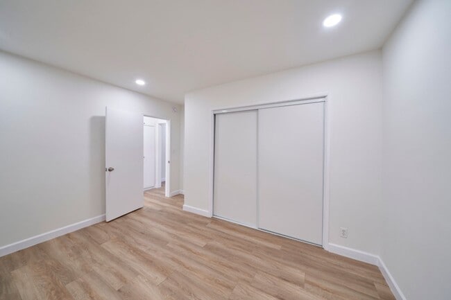 Building Photo - 20445 Saticoy St