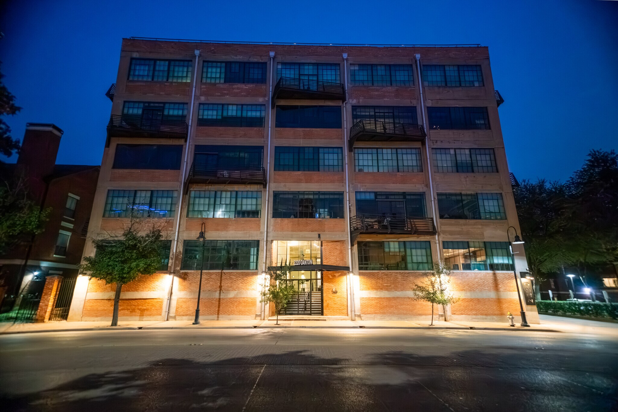 Building Photo - 2220 Canton St