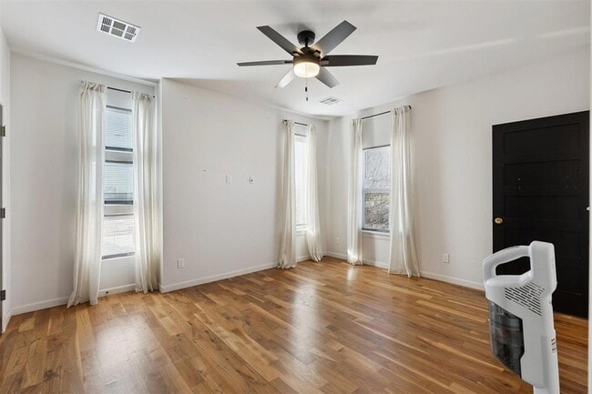 Building Photo - 1008 N Francis Ave