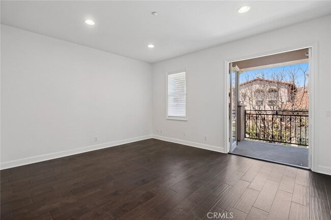 Building Photo - 67 Mandria