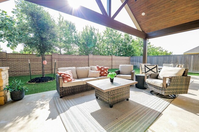Building Photo - 15426 Hill Country Oaks Ln