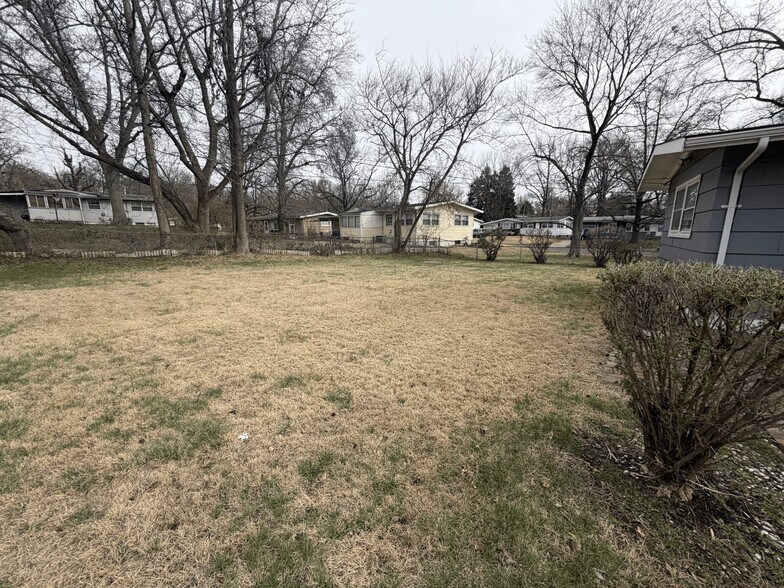 Building Photo - 9000 Clarion Dr