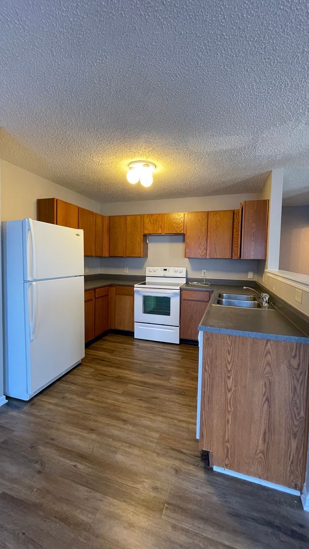 Building Photo - Perfect Blend of Space & Function – 2-Story with Office