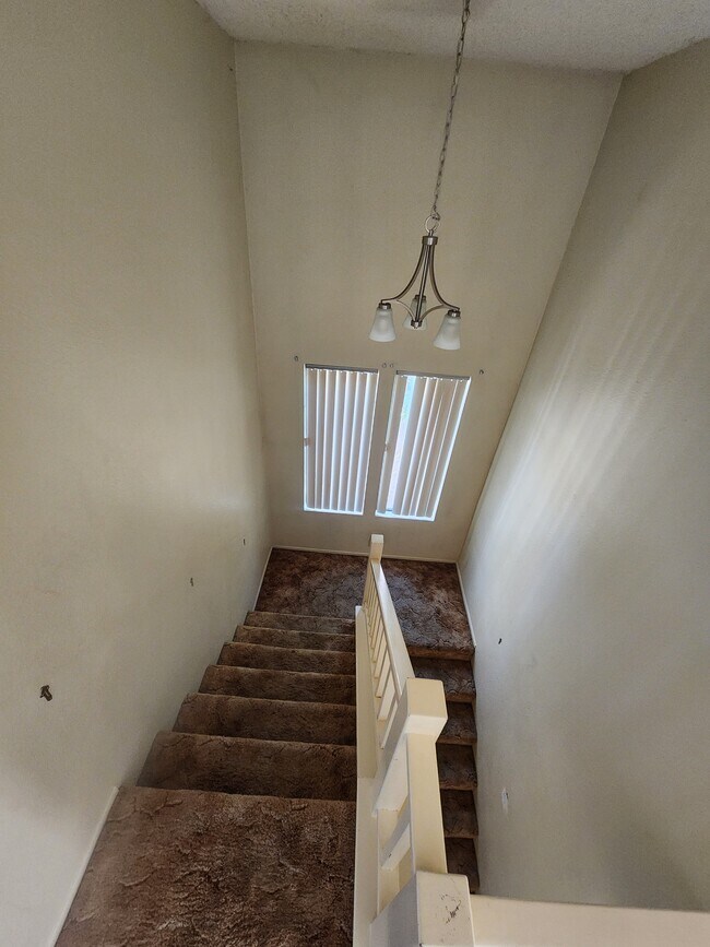 Building Photo - 424 W Avenue J5