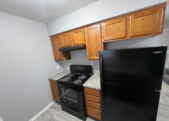 Building Photo - Renovated 3 Bedroom Duplex in Raytown!
