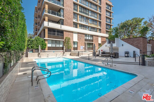 Building Photo - 211 S Spalding Dr