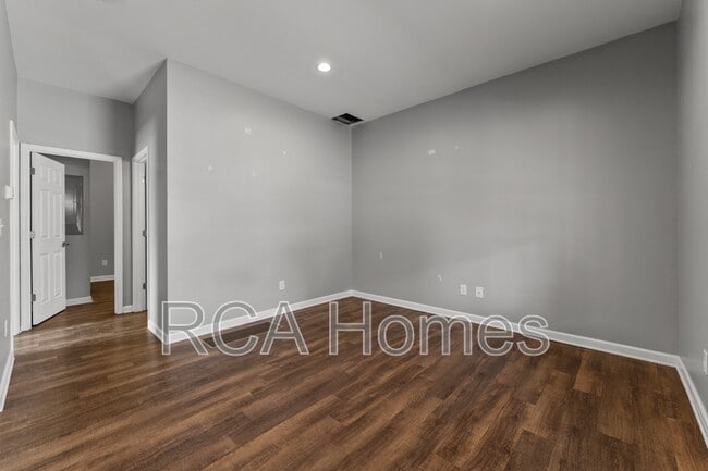 Building Photo - 118 N State Ave