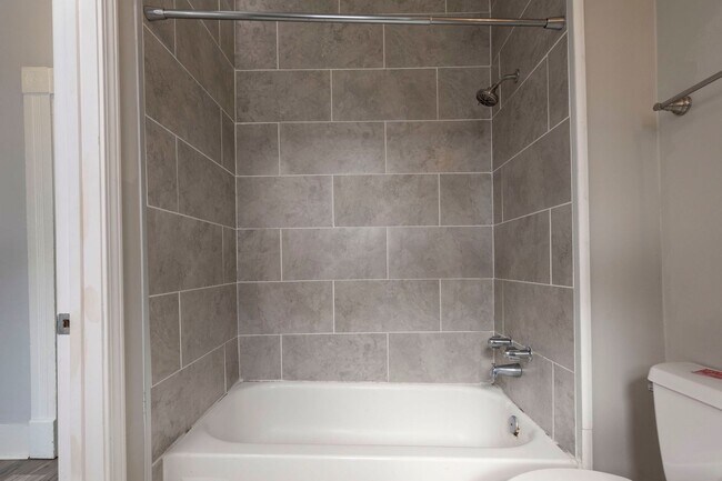 Building Photo - 1504 E Breckinridge St