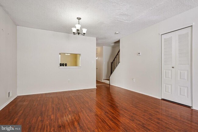 Building Photo - 8 Marsh Ct