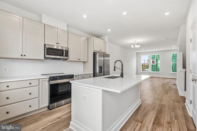 Building Photo - 602 Watermans Dr