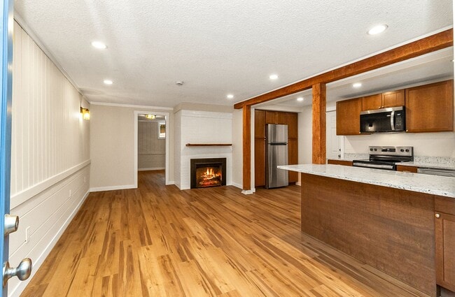 Building Photo - Stylish in Snohomish