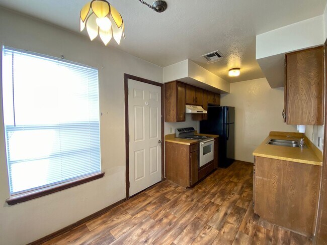 Building Photo - Welcome home!