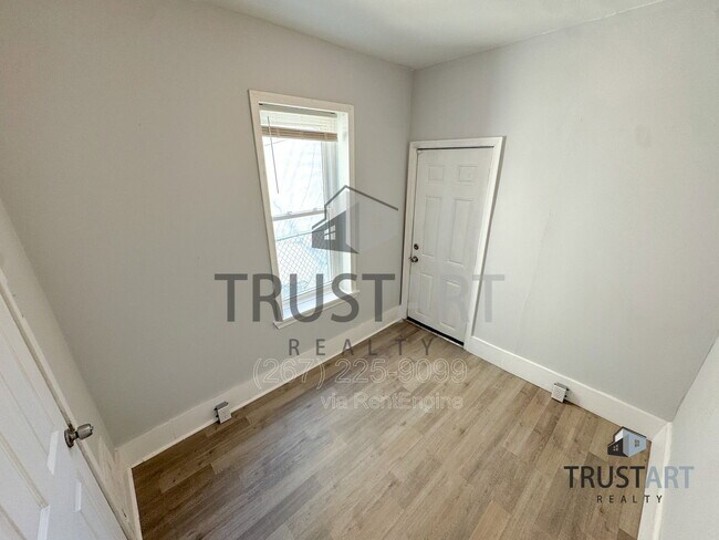 Building Photo - 2629 N Palethorp St