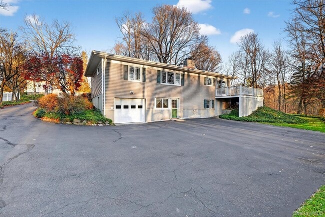 Building Photo - 350 Spring St