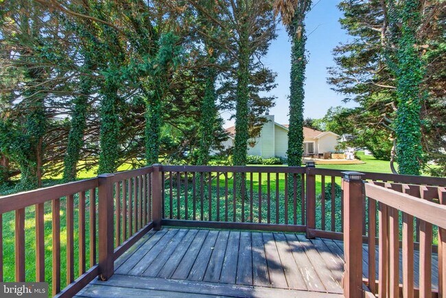 Building Photo - 3 Tall Oaks Ct