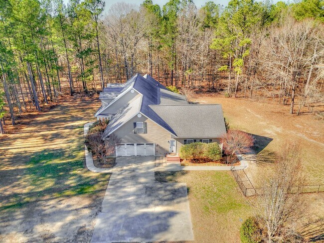 Building Photo - Large House on 3.5 Acres in Harlem