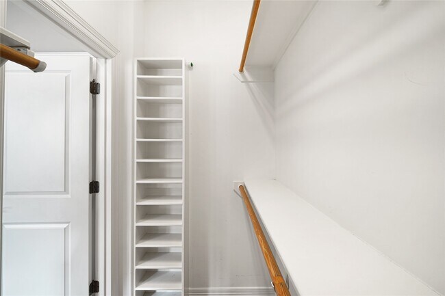 Building Photo - 2150 Bancroft Ln