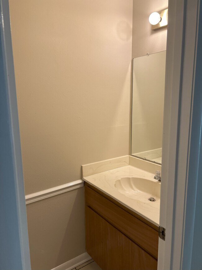 Building Photo - 118 Opp Blvd NE