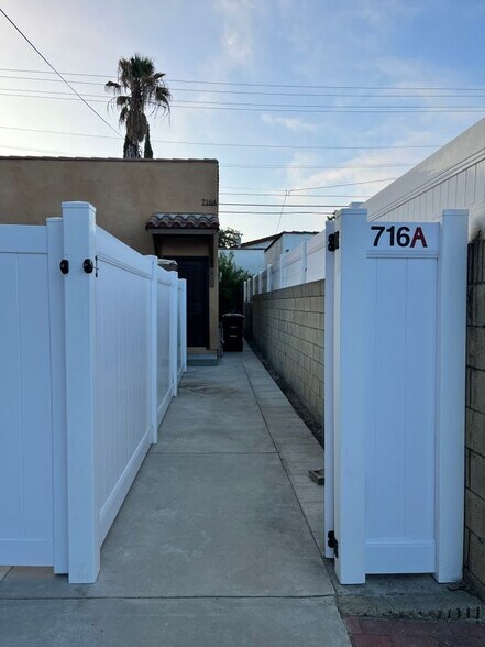 Primary Photo - 716 Portola Ave