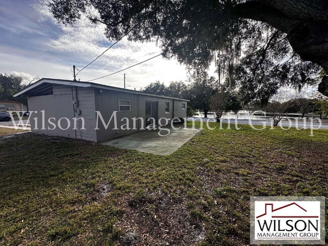 Building Photo - 900 Jamela Dr