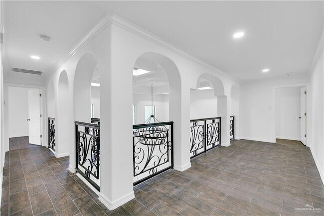 Building Photo - 24 M S St