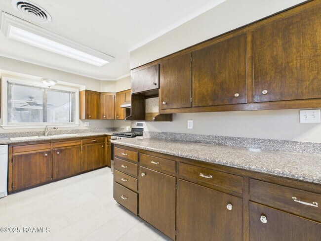 Building Photo - 216 Brentwood Blvd