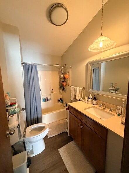 Bathroom - 127 Brown St