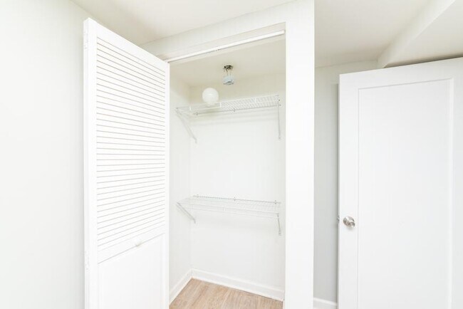Building Photo - 2 bedroom in Chicago IL 60607