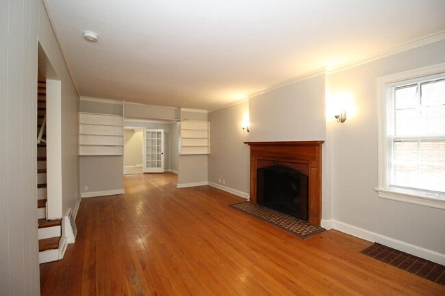 Building Photo - 707 E 72nd St