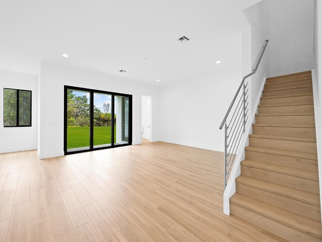 Building Photo - 1446 SW 23rd St