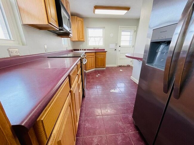 Building Photo - 5624 Lake St