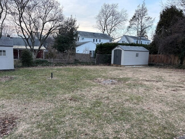 Building Photo - 13 Chestnut St