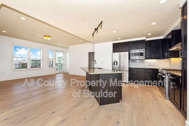 Building Photo - 3401 Arapahoe Ave