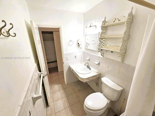 Building Photo - 3217 NE 7th Pl